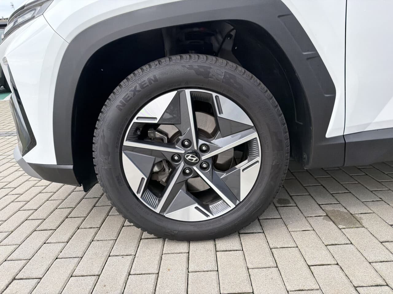 Hyundai Tucson - zdjęcie 18