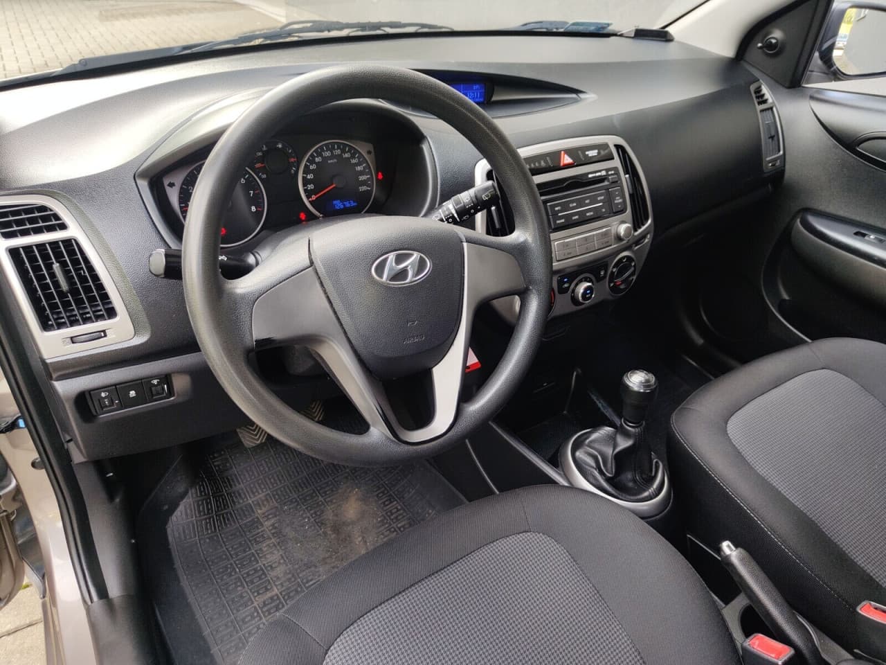 Hyundai i20 - zdjęcie 11